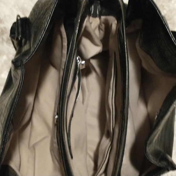 Zingara faux leather pebbled bag with lots of storage - Picture 6 of 16